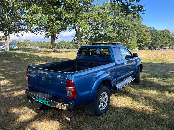 Toyota HiLux 16 of 30