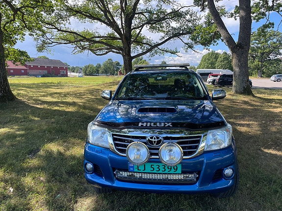 Toyota HiLux 12 of 30
