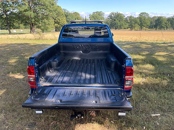 Toyota HiLux 21 of 30