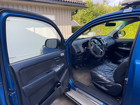Toyota HiLux 28 of 30
