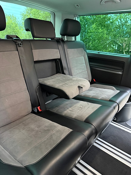 Volkswagen Multivan 14 of 17