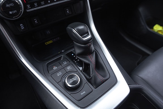 Toyota RAV4 Plug-in Hybrid 13 of 19