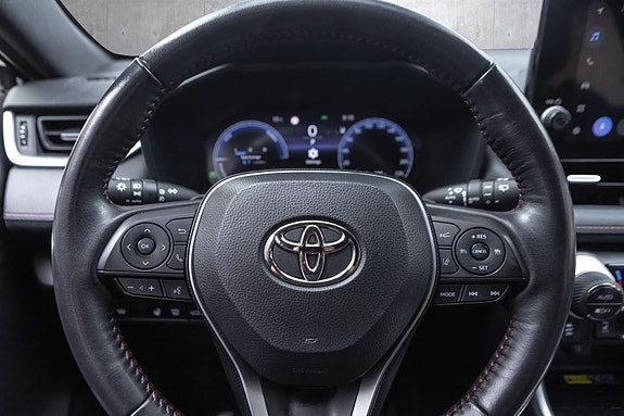Toyota RAV4 Plug-in Hybrid 10 of 19