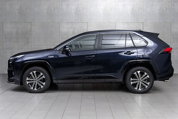 Toyota RAV4 Plug-in Hybrid 3 of 19