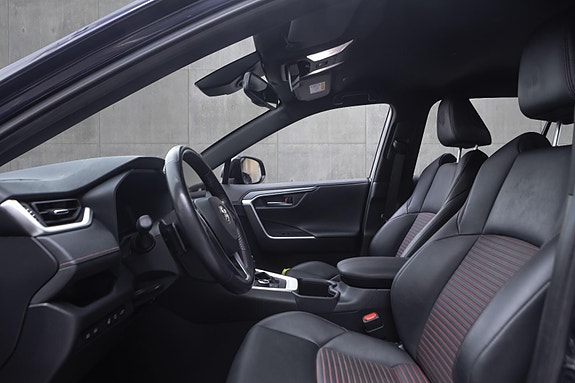 Toyota RAV4 Plug-in Hybrid 14 of 19