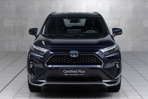 Toyota RAV4 Plug-in Hybrid 4 of 19