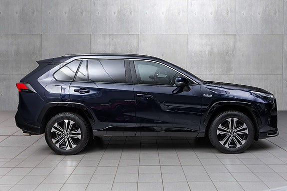 Toyota RAV4 Plug-in Hybrid 6 of 19
