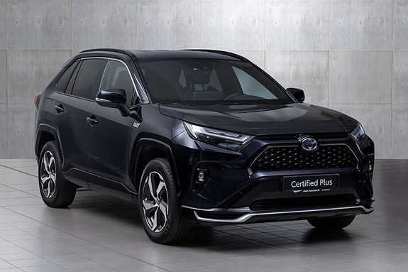 Toyota RAV4 Plug-in Hybrid 4 of 18