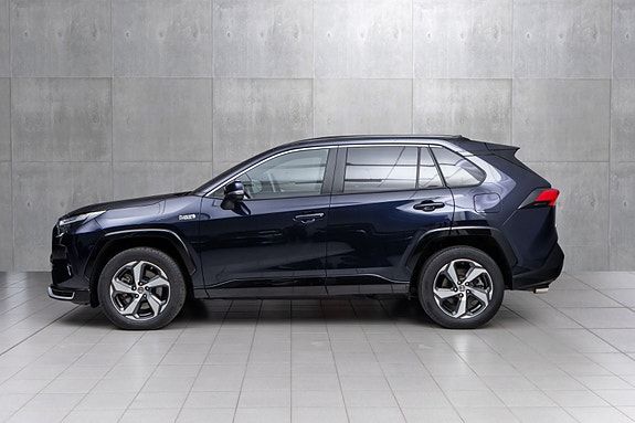 Toyota RAV4 Plug-in Hybrid 2 of 18