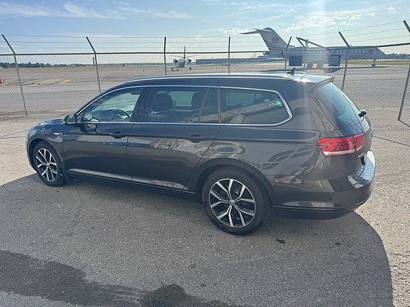 Volkswagen Passat 10 of 18