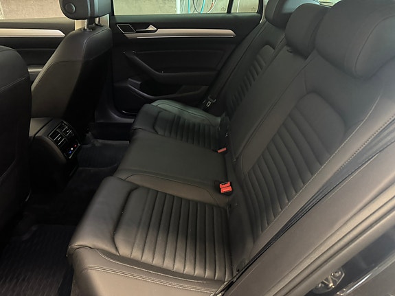 Volkswagen Passat 16 of 18