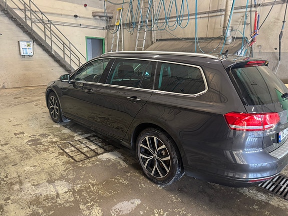 Volkswagen Passat 3 of 18
