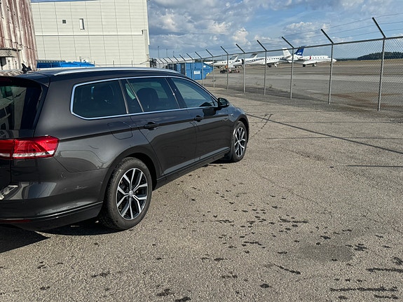 Volkswagen Passat 12 of 18