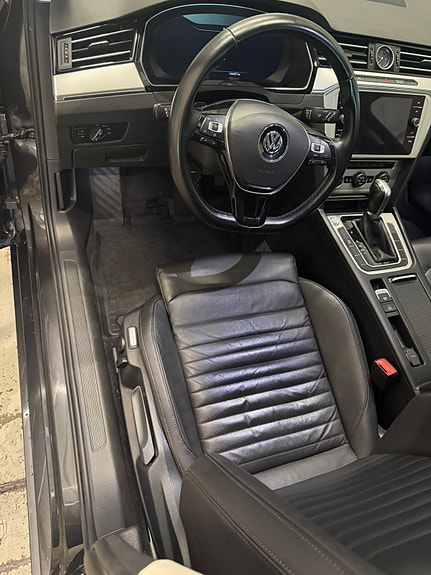 Volkswagen Passat 15 of 18