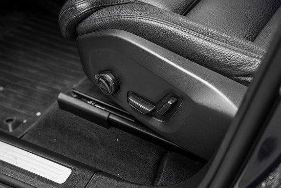 Volvo XC60 12 of 30
