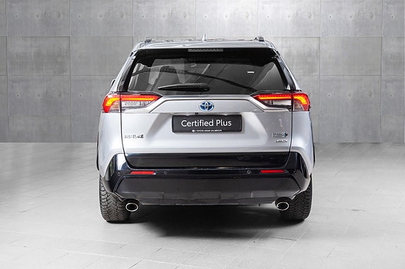 Toyota RAV4 Plug-in Hybrid 3 of 20