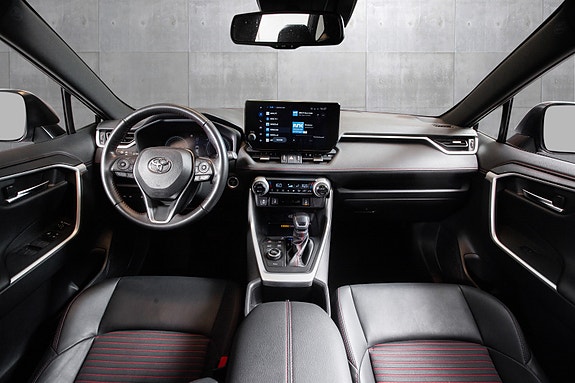 Toyota RAV4 Plug-in Hybrid 7 of 20