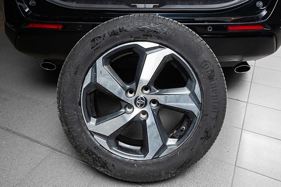 Toyota RAV4 Plug-in Hybrid 19 of 20