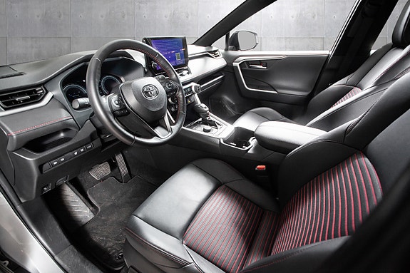 Toyota RAV4 Plug-in Hybrid 8 of 20