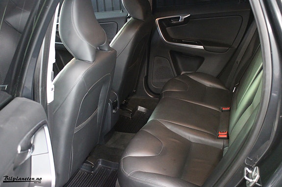 Volvo XC60 13 of 30