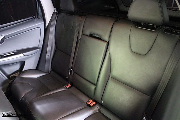 Volvo XC60 14 of 30