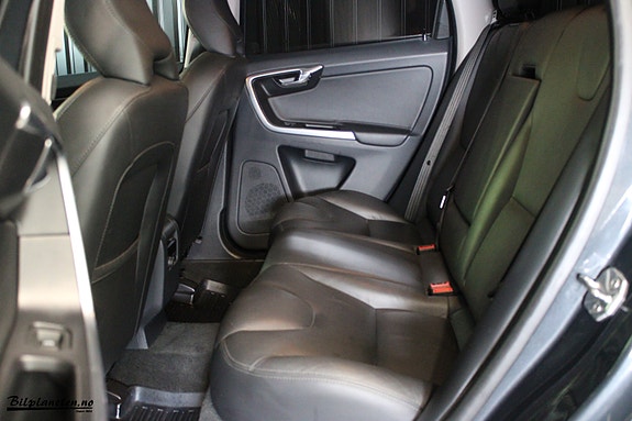 Volvo XC60 15 of 30