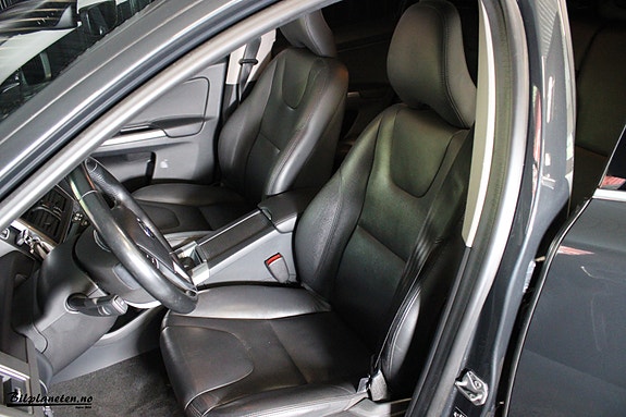 Volvo XC60 16 of 30