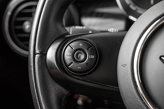 MINI Cooper SE 16 of 23