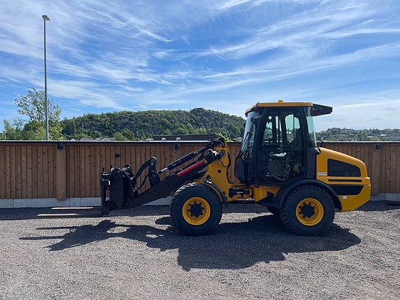 JCB 407 T4 3 of 5
