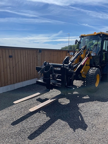 JCB 407 T4 2 of 5