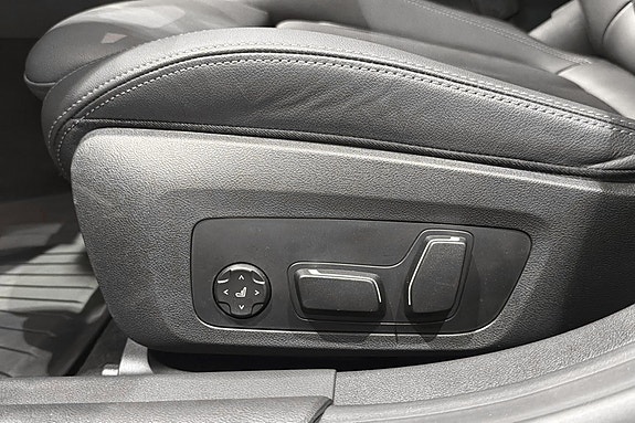 BMW i4 18 of 22
