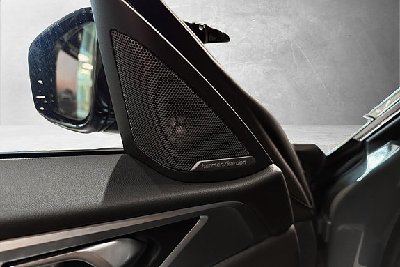 BMW i4 16 of 22
