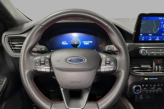 Ford Kuga 16 of 25