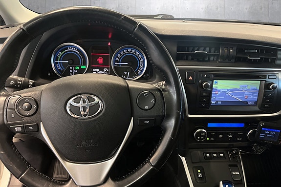 Toyota Auris 11 of 19