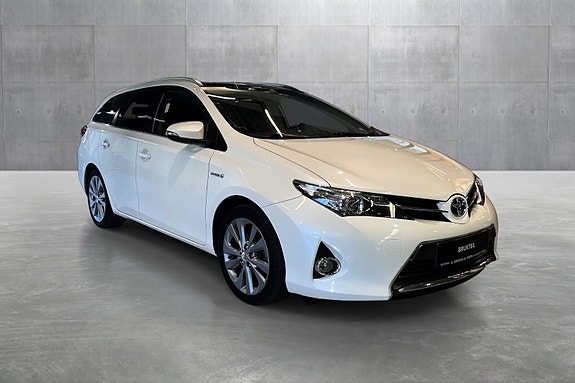 Toyota Auris 7 of 19