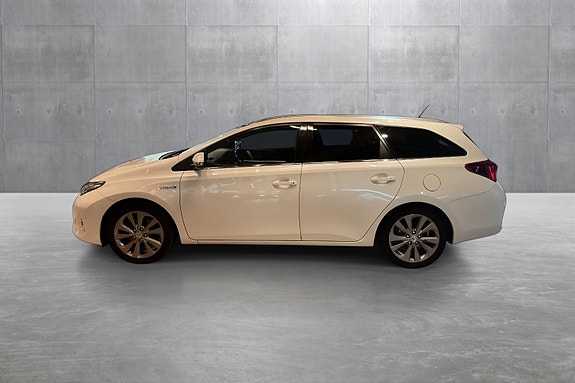 Toyota Auris 2 of 19