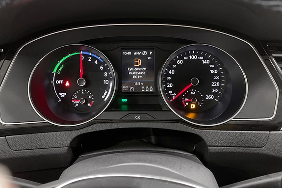 Volkswagen Passat 12 of 13