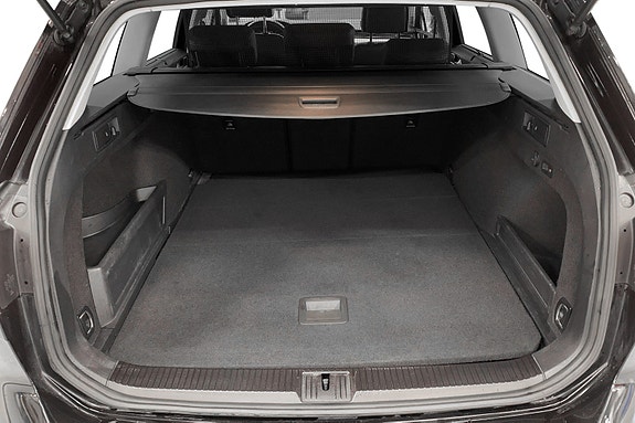 Volkswagen Passat 4 of 13