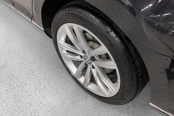 Volkswagen Passat 8 of 13