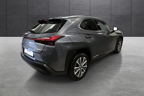 Lexus UX300e 5 of 30