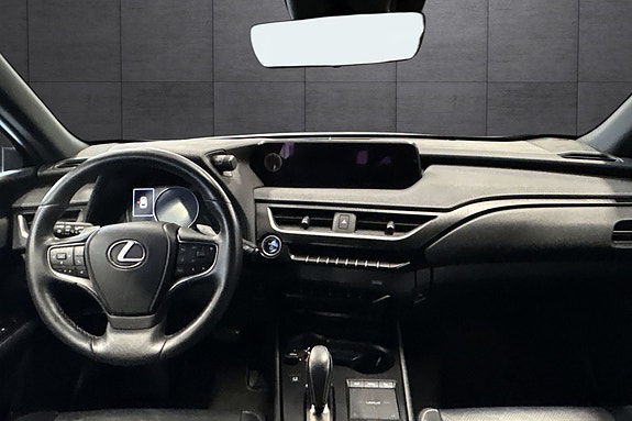 Lexus UX300e 10 of 30
