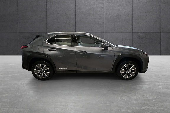 Lexus UX300e 6 of 30