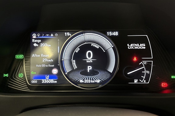 Lexus UX300e 13 of 30