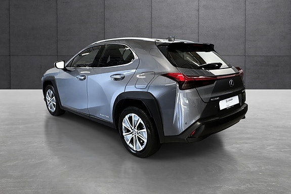 Lexus UX300e 3 of 30