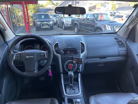 Isuzu 9 of 30