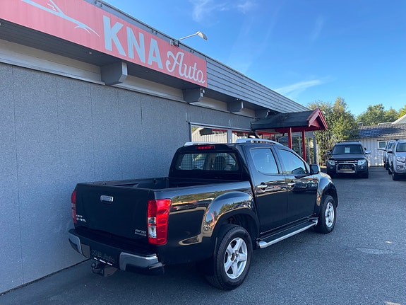 Isuzu 8 of 30