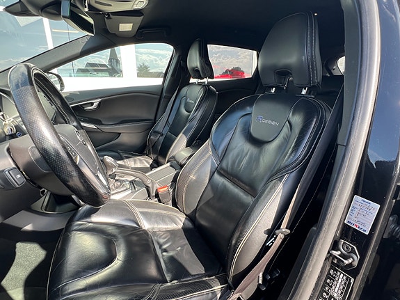 Volvo V40 11 of 22