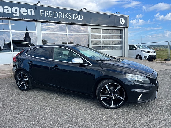 Volvo V40 2 of 22