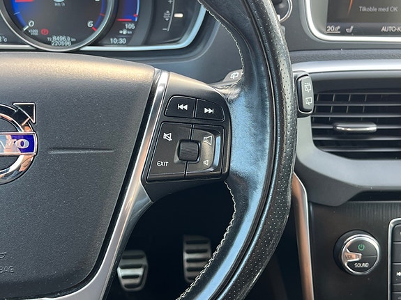 Volvo V40 17 of 22