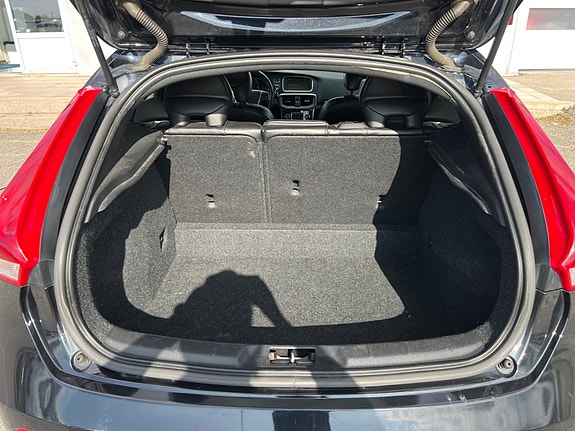 Volvo V40 7 of 22